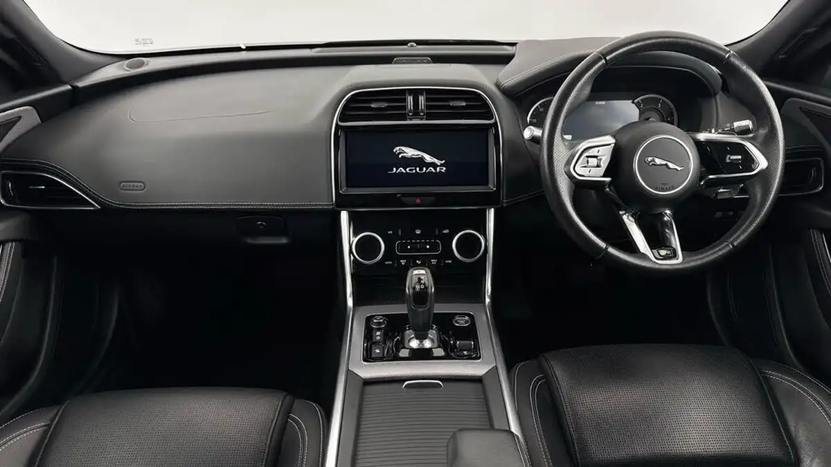 2020-jaguar-xe-20d-r-dynamic-s-big-10