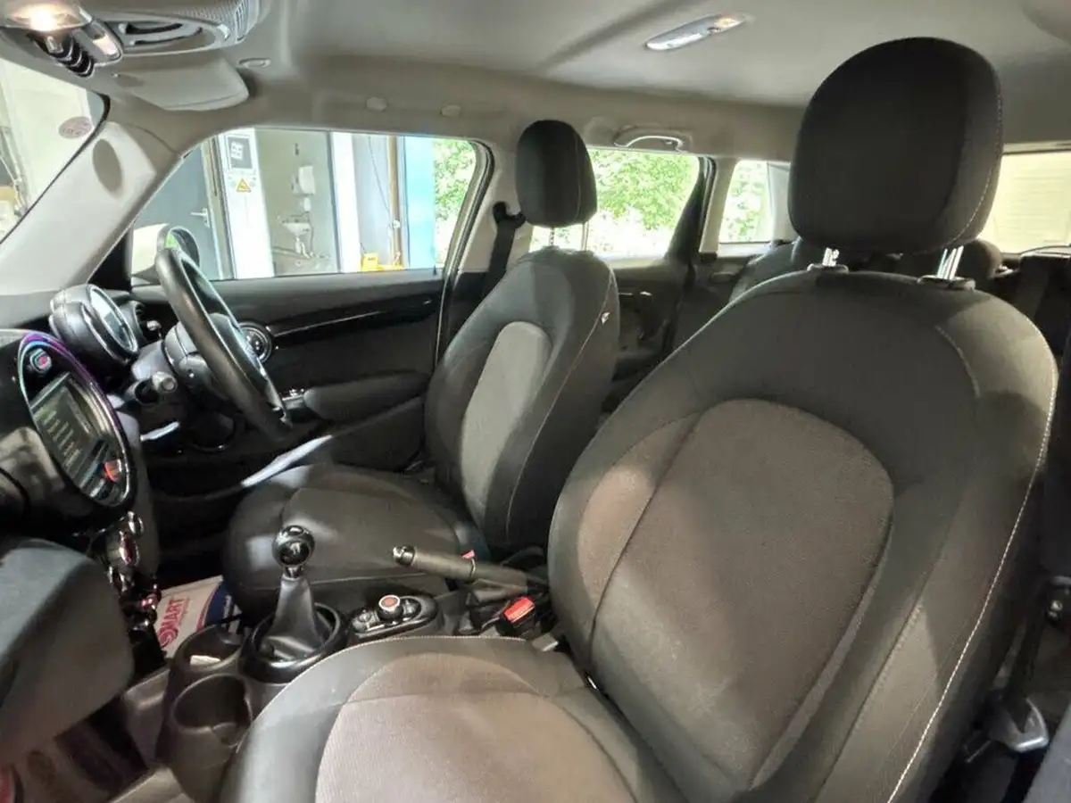 2015-mini-cooper-12-one-ss-5d-big-17