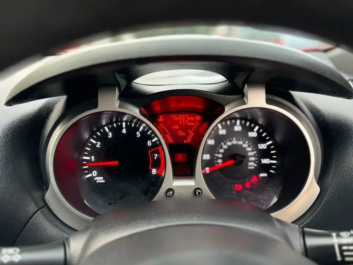 2015-nissan-juke-16-visia-big-29