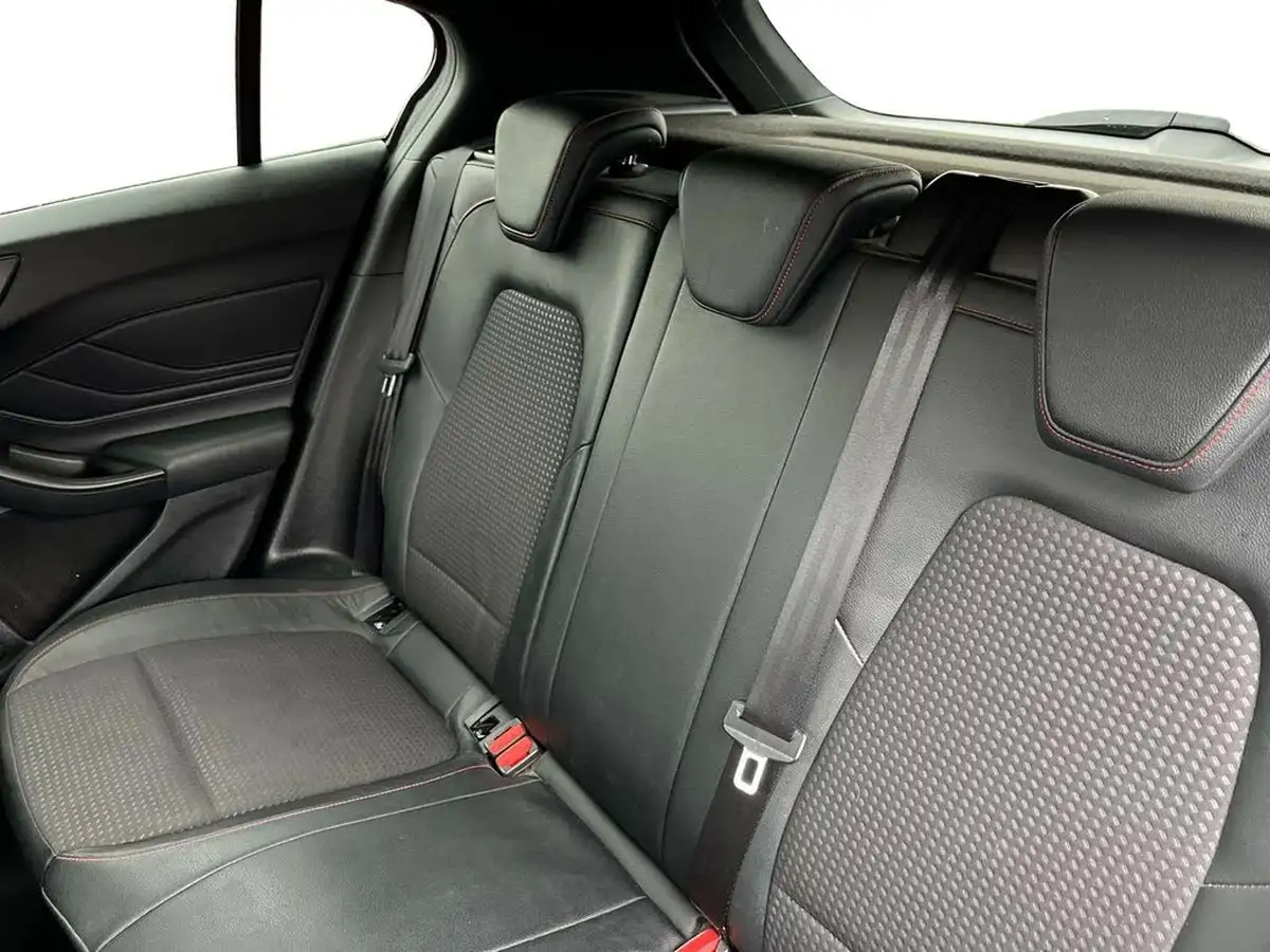 2018-ford-focus-15-st-line-x-hatchback-big-10