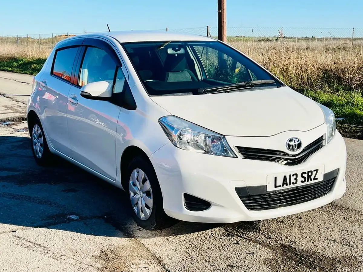2013-toyota-yaris-big-0