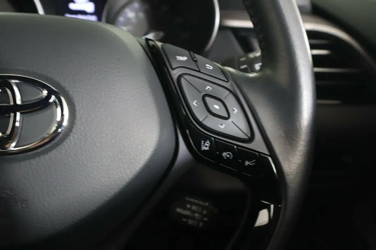 2021-toyota-c-hr-18-vvt-i-icon-big-15