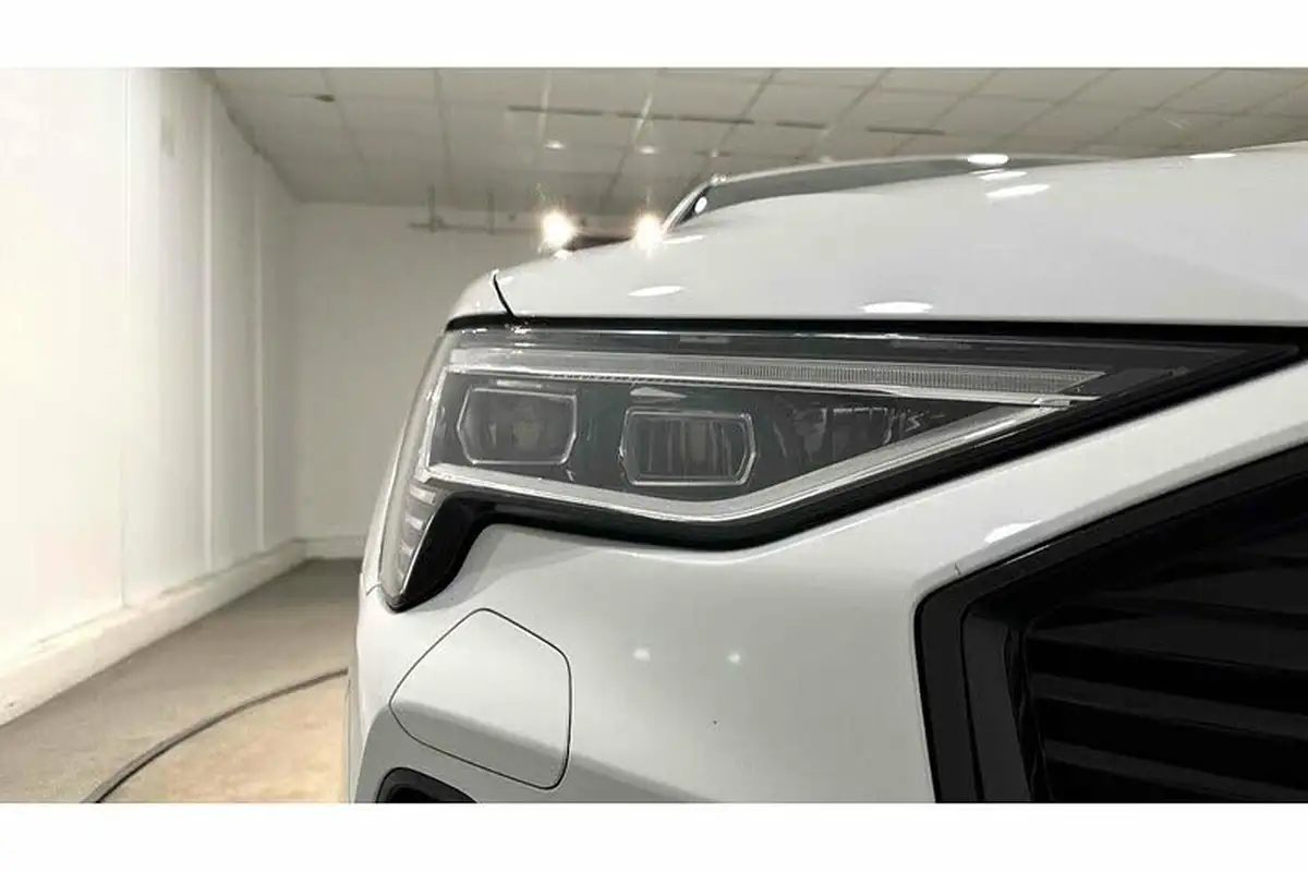 2022-audi-e-tron-50e-black-edition-station-wagon-big-18