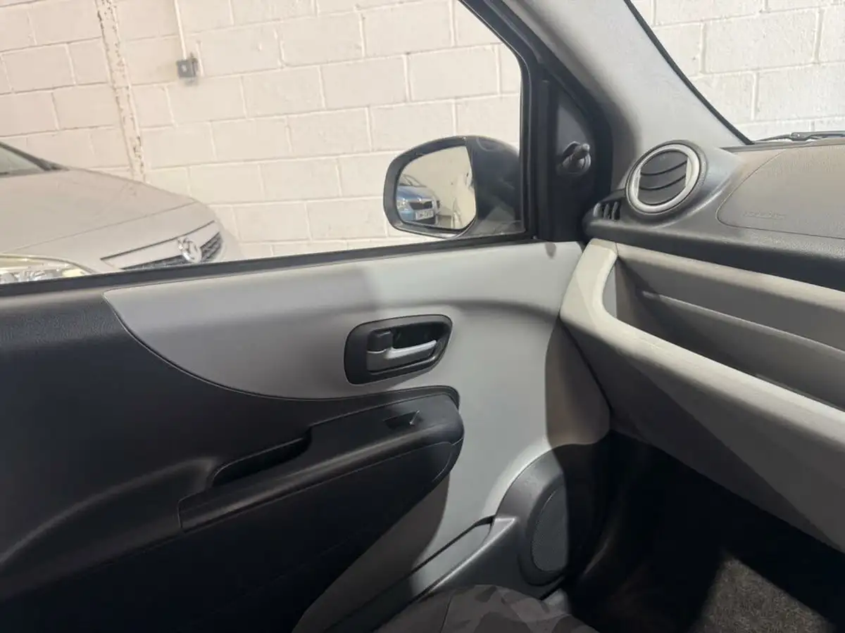 2010-suzuki-alto-10-sz4-big-15
