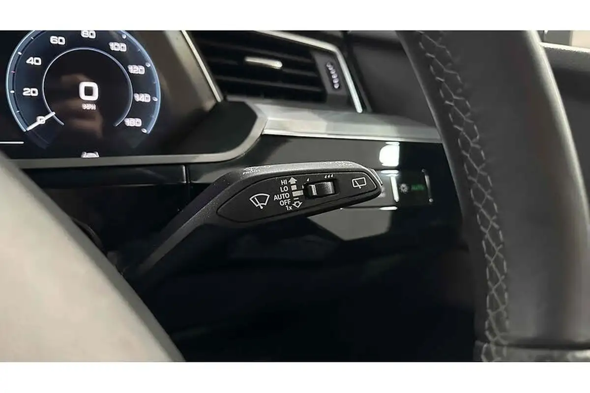 2022-audi-e-tron-50e-black-edition-station-wagon-big-42