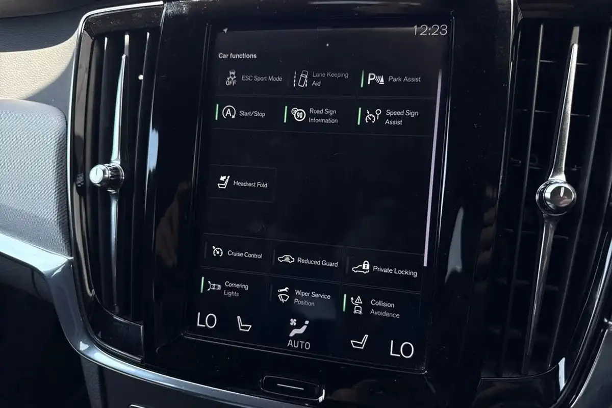 2018-volvo-v90-20td-d5-r-design-4x4-big-48