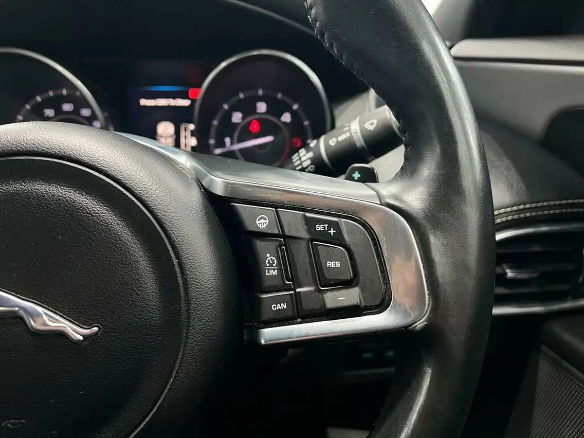 2015-jaguar-xe-20td-r-sport-180ps-auto-big-43