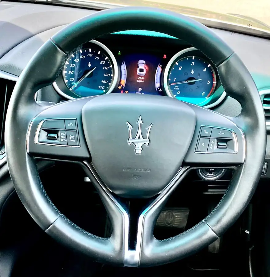 2017-maserati-ghibli-30td-big-15