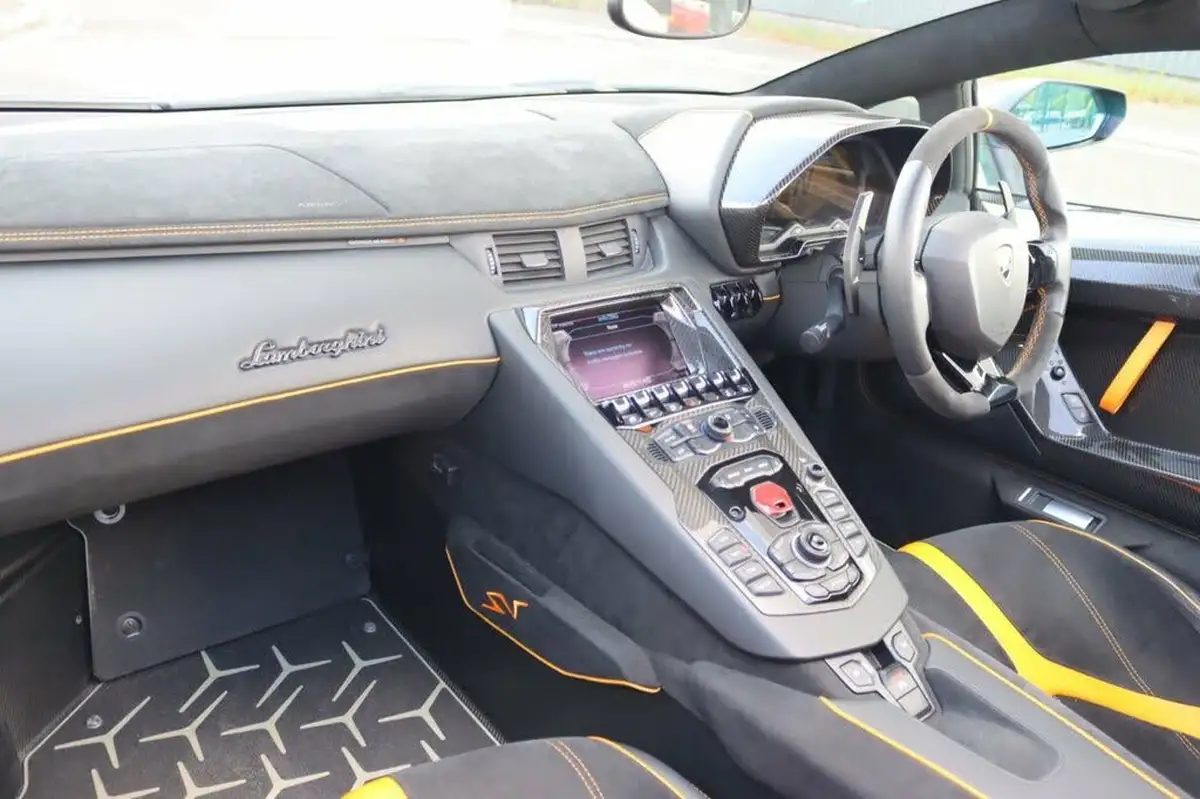 2016-lamborghini-aventador-65-lp-700-4-coupe-big-74