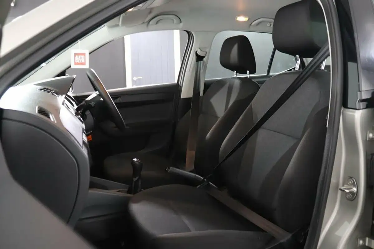 2017-skoda-fabia-10-mpi-s-hatchback-big-43