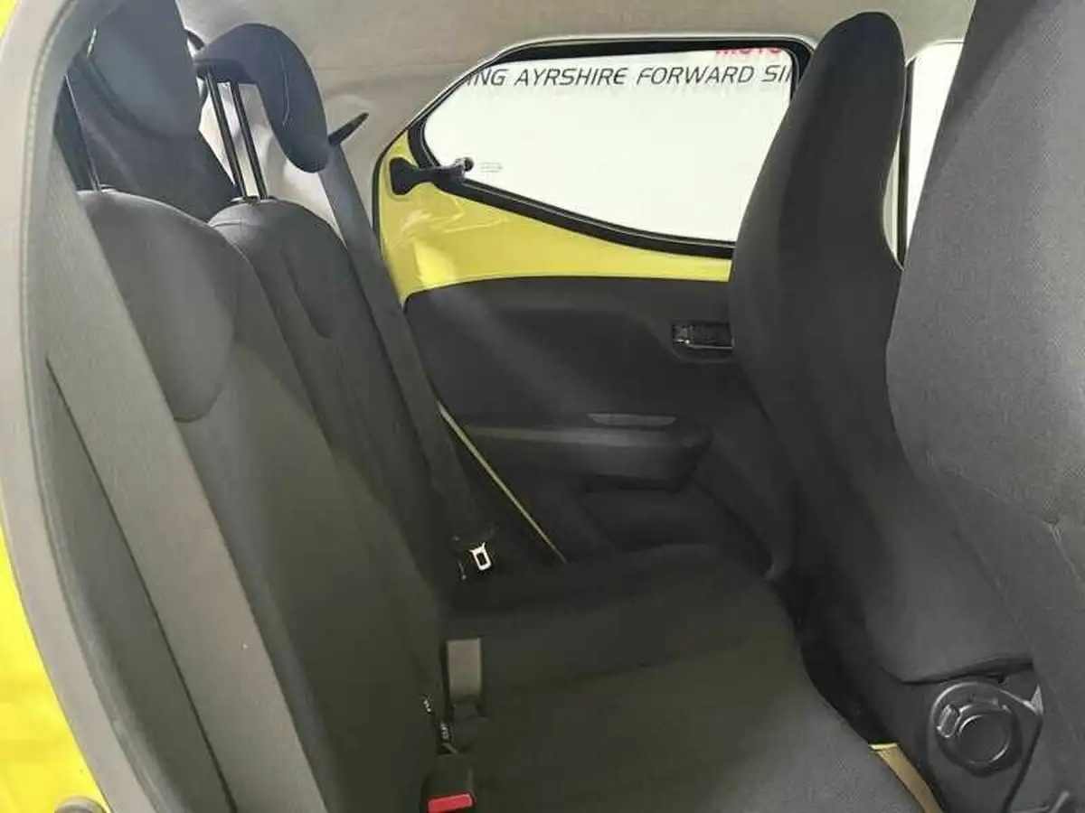 2017-toyota-aygo-10-vvt-i-x-cite-3-bi-tone-yellow-5d-big-10