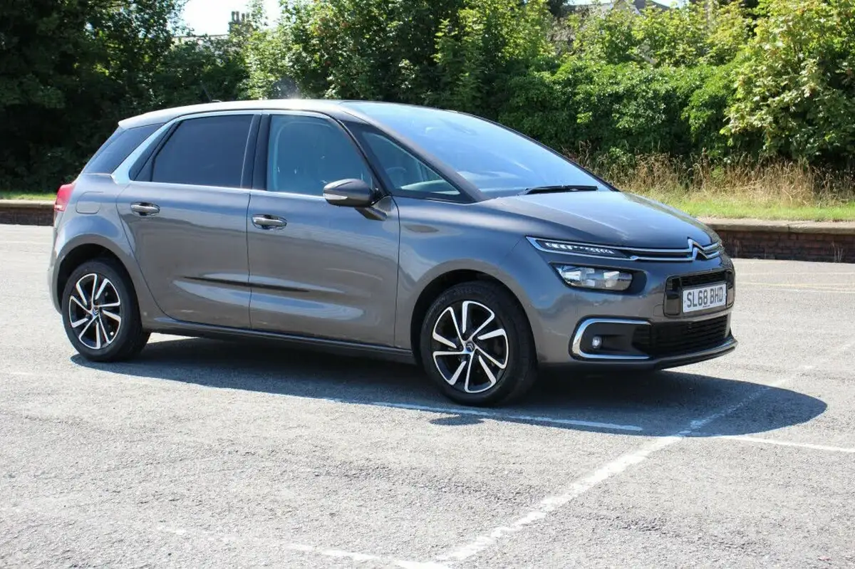 2018-citroen-c4-spacetourer-12-puretech-flair-big-3