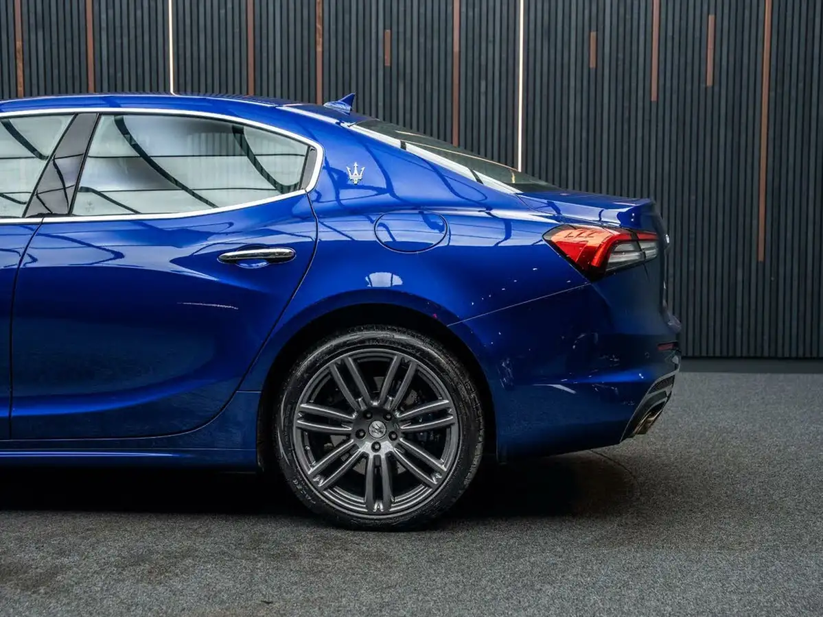 2022-maserati-ghibli-20-gt-1998cc-big-16