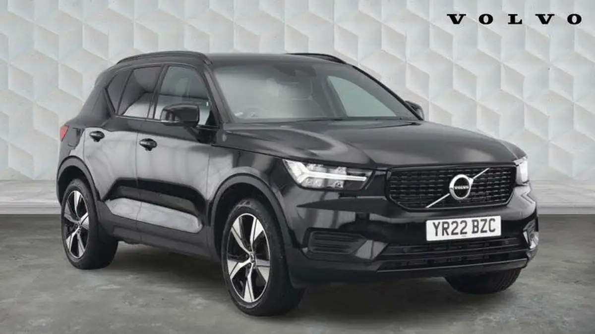 2022-volvo-xc40-15-t4-r-design-big-0