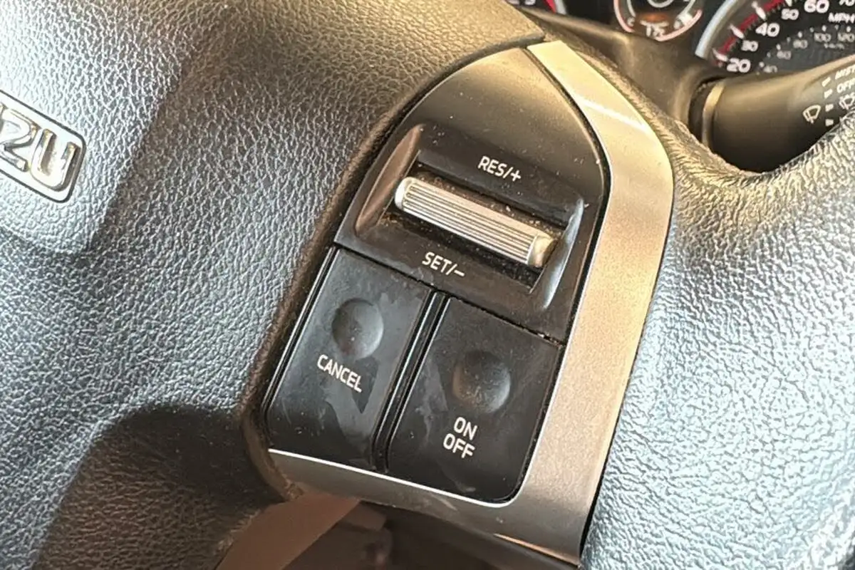 2019-isuzu-d-max-19td-yukon-double-pickup-auto-big-18