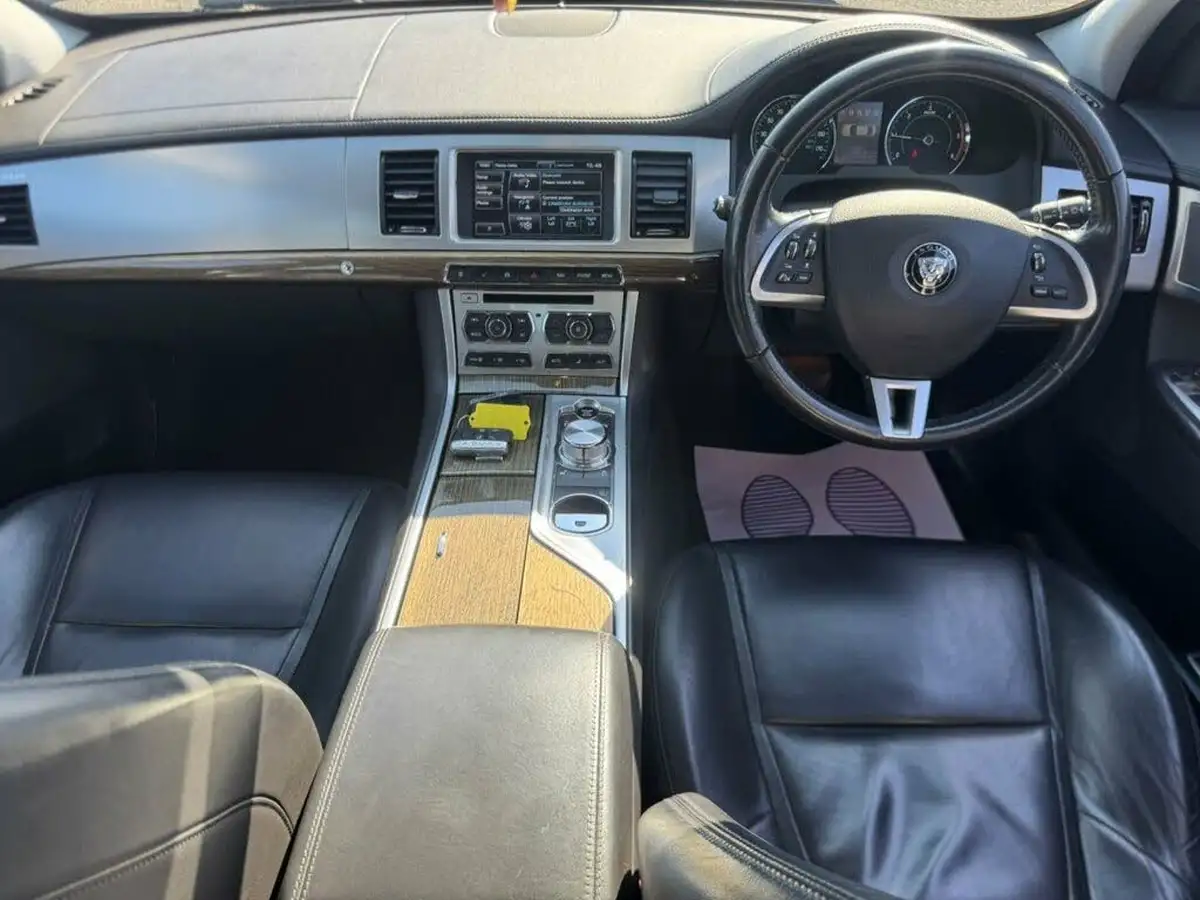 2014-jaguar-xf-22td-premium-luxury-163ps-saloon-4d-big-7