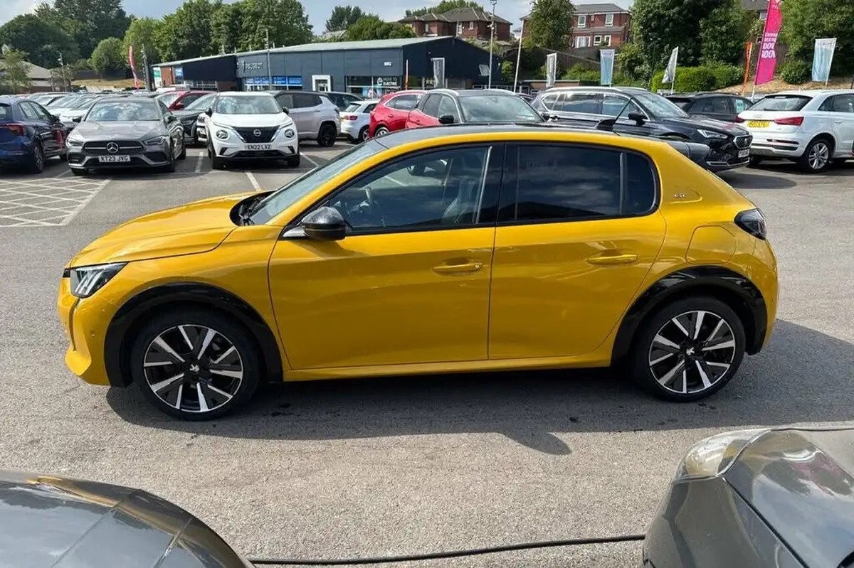 2022-peugeot-208-15-bluehdi-gt-100ps-big-24