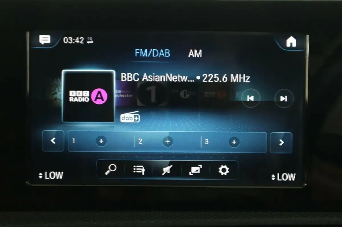 2021-mercedes-benz-a-class-13-a250e-amg-line-hatchback-5d-big-34