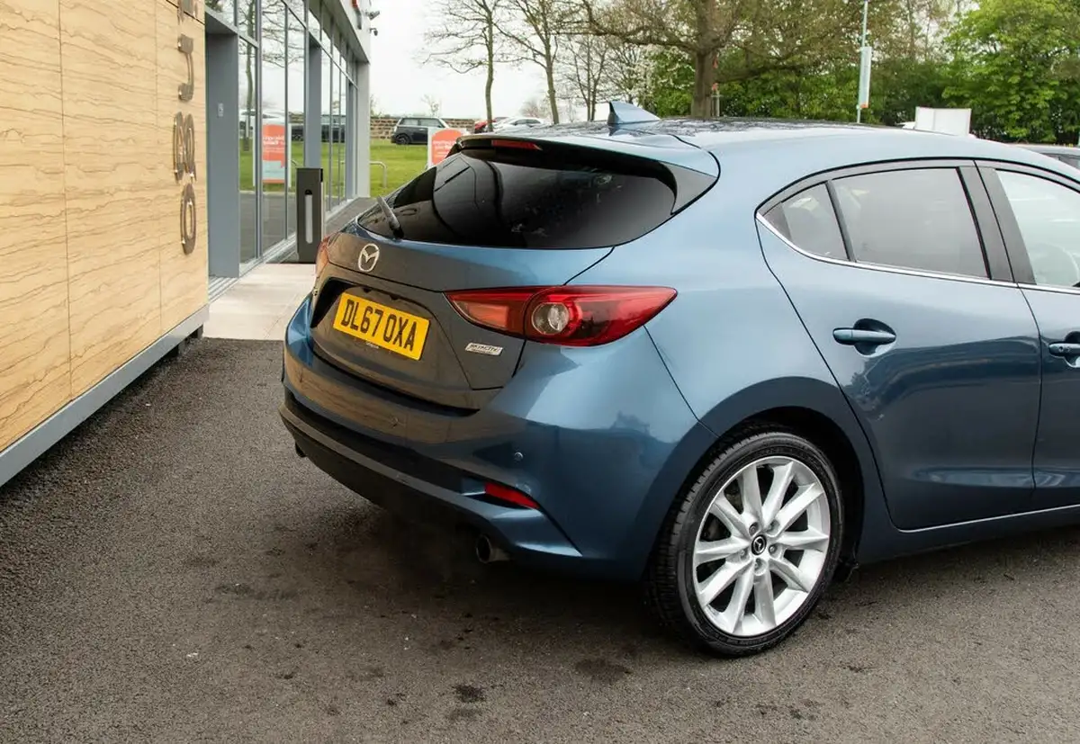 2018-mazda-mazda3-20-sport-nav-120ps-hatchback-5d-big-8