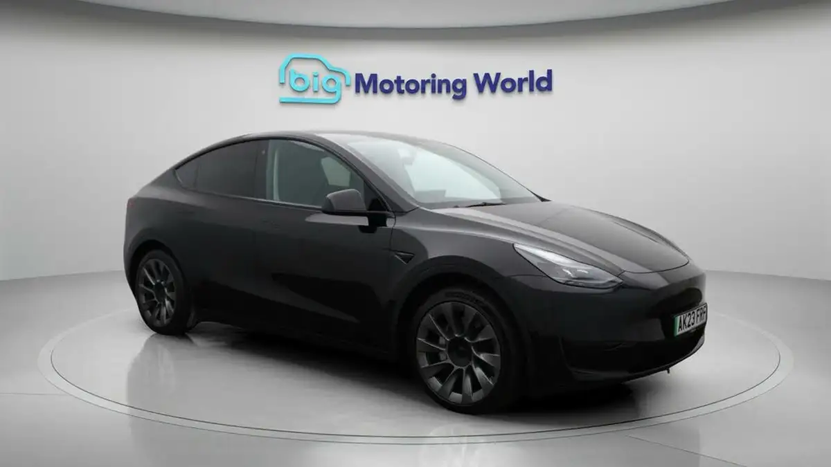 2023-tesla-model-y-e-rwd-big-1