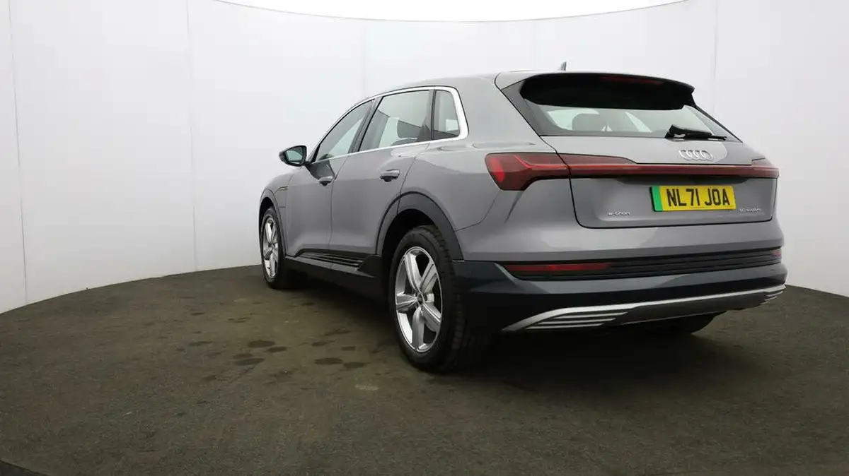 2021-audi-e-tron-50e-technik-station-wagon-big-46