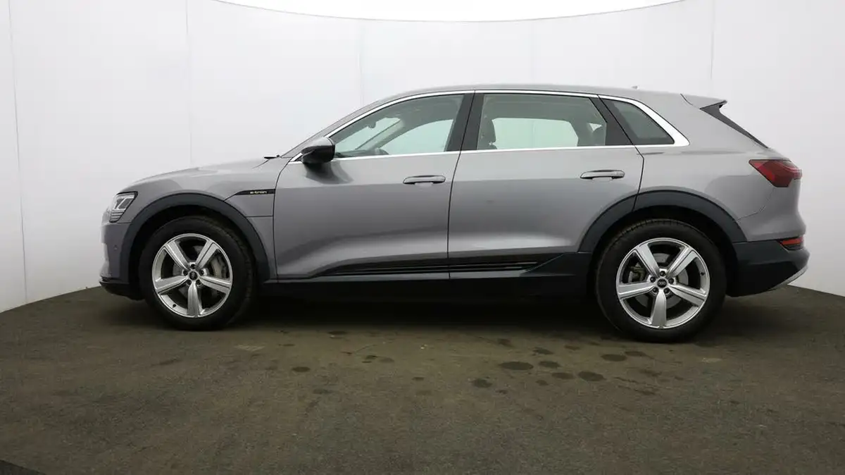 2021-audi-e-tron-50e-technik-station-wagon-big-70