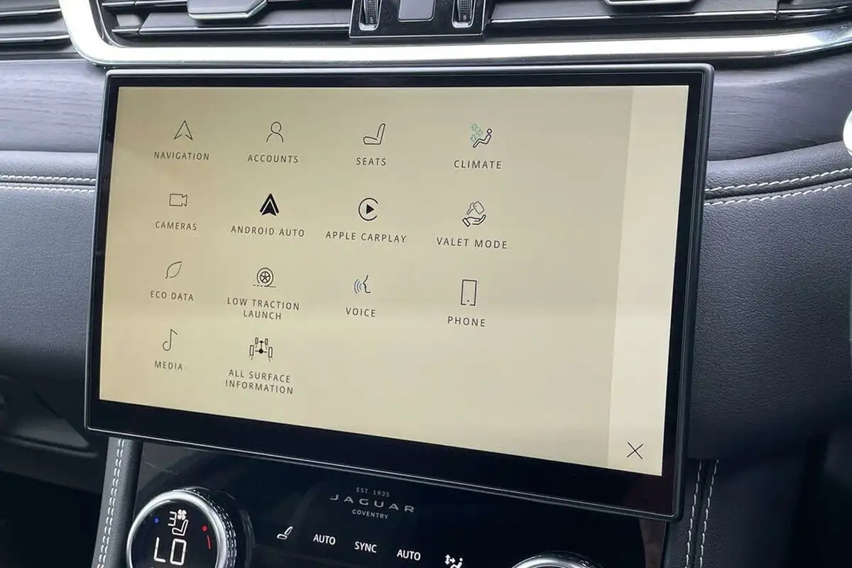 2022-jaguar-f-pace-20-d200-r-dynamic-black-big-45