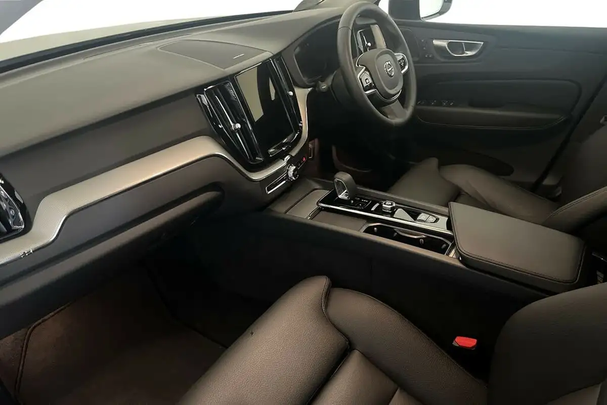 2024-volvo-xc60-20-b5-plus-big-1