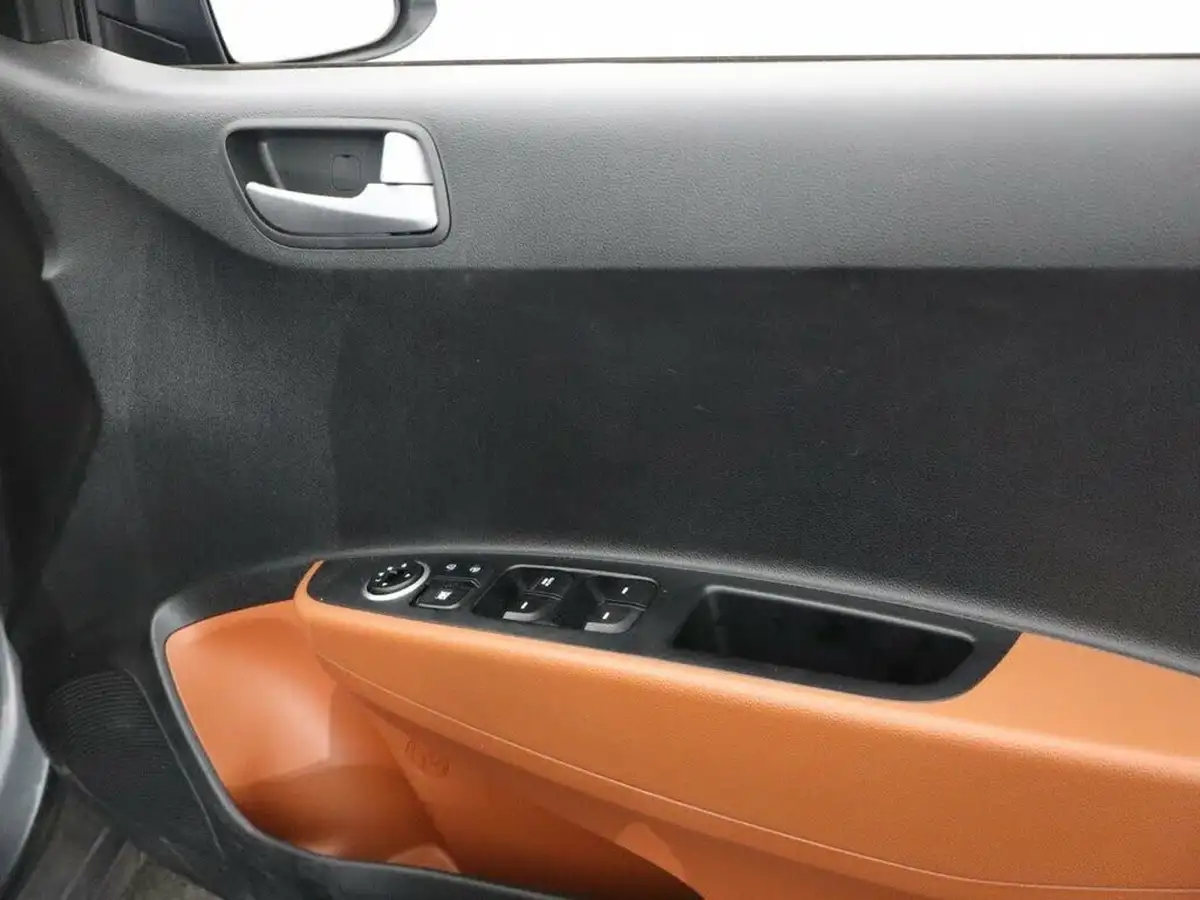 2016-hyundai-i10-12-premium-auto-big-19