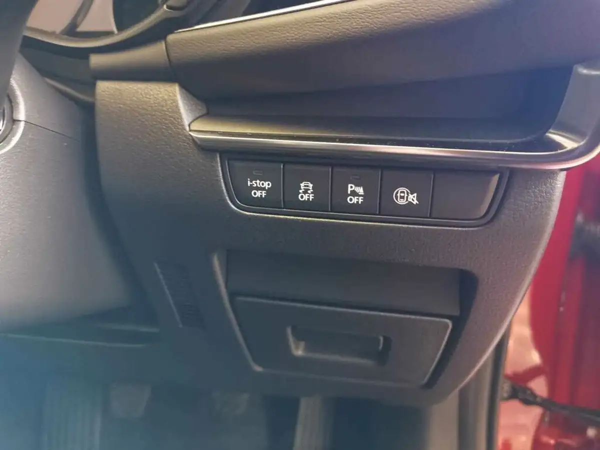 2025-mazda-mazda3-20-e-skyactiv-x-exclusive-line-hatchback-5d-big-26