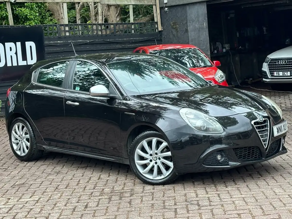 2011-alfa-romeo-giulietta-20td-veloce-170bhp-big-2