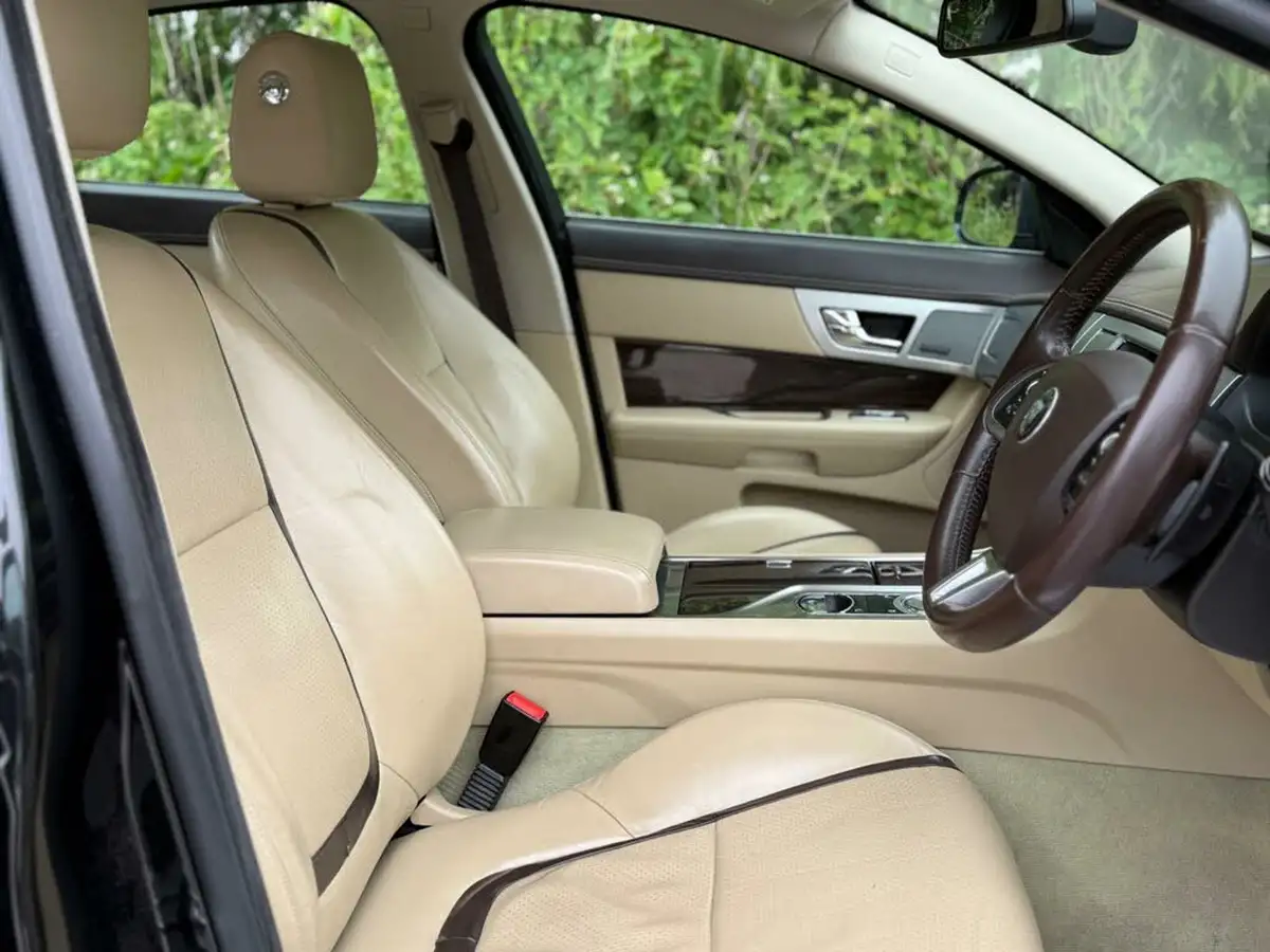 2015-jaguar-xf-22td-portfolio-200ps-saloon-4d-big-20