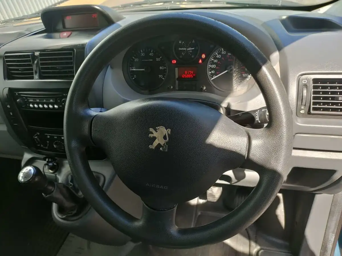 2011-peugeot-expert-tepee-16td-tepee-comfort-l2-big-21