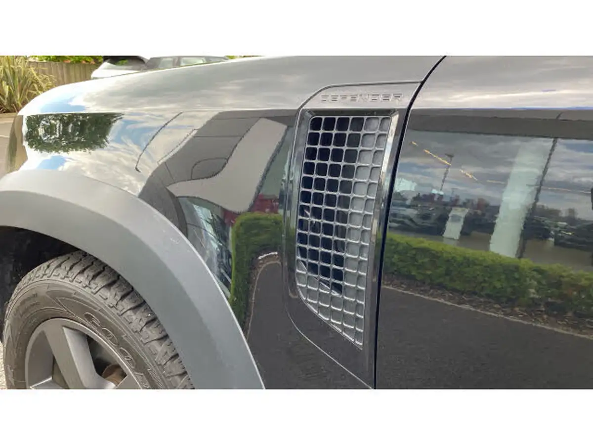 2023-land-rover-90-defender-50-p525-v8-big-19