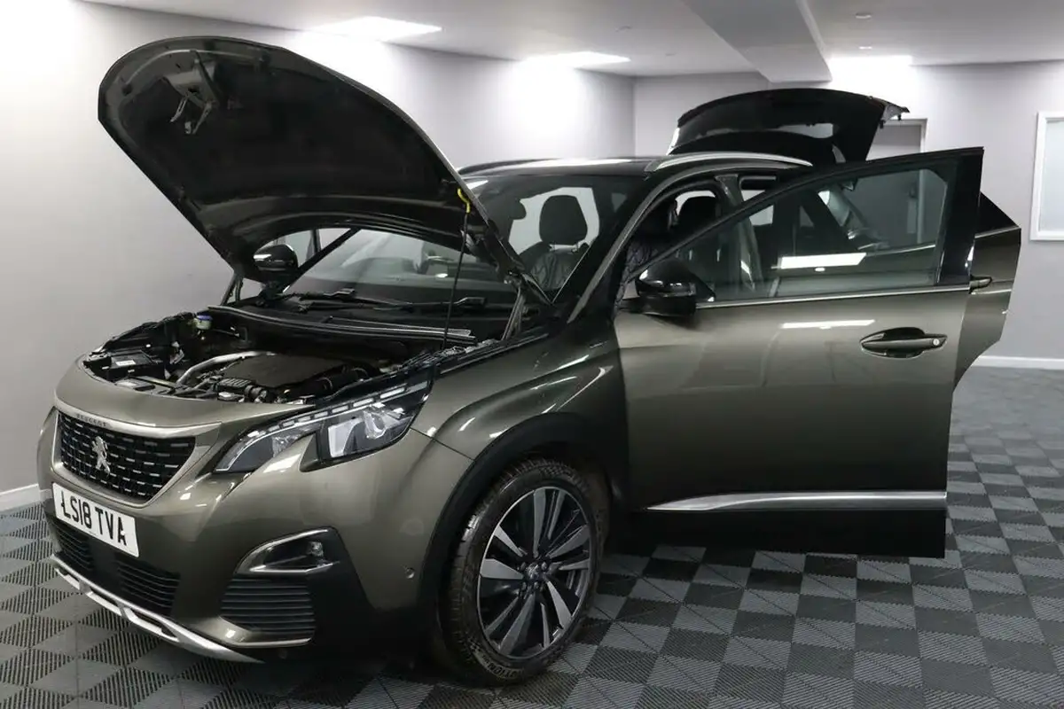 2018-peugeot-3008-suv-12-puretech-gt-line-premium-big-8