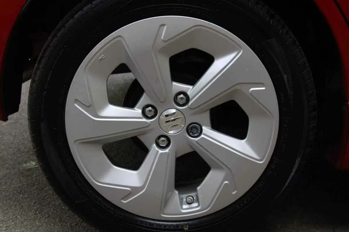 2024-suzuki-swift-12-motion-big-8