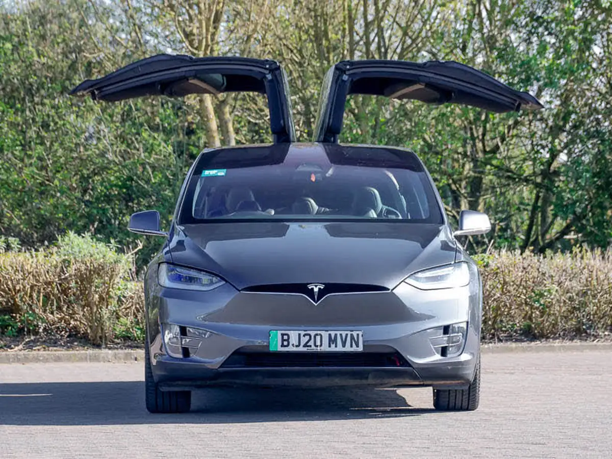 2020-tesla-model-x-e-long-range-big-17