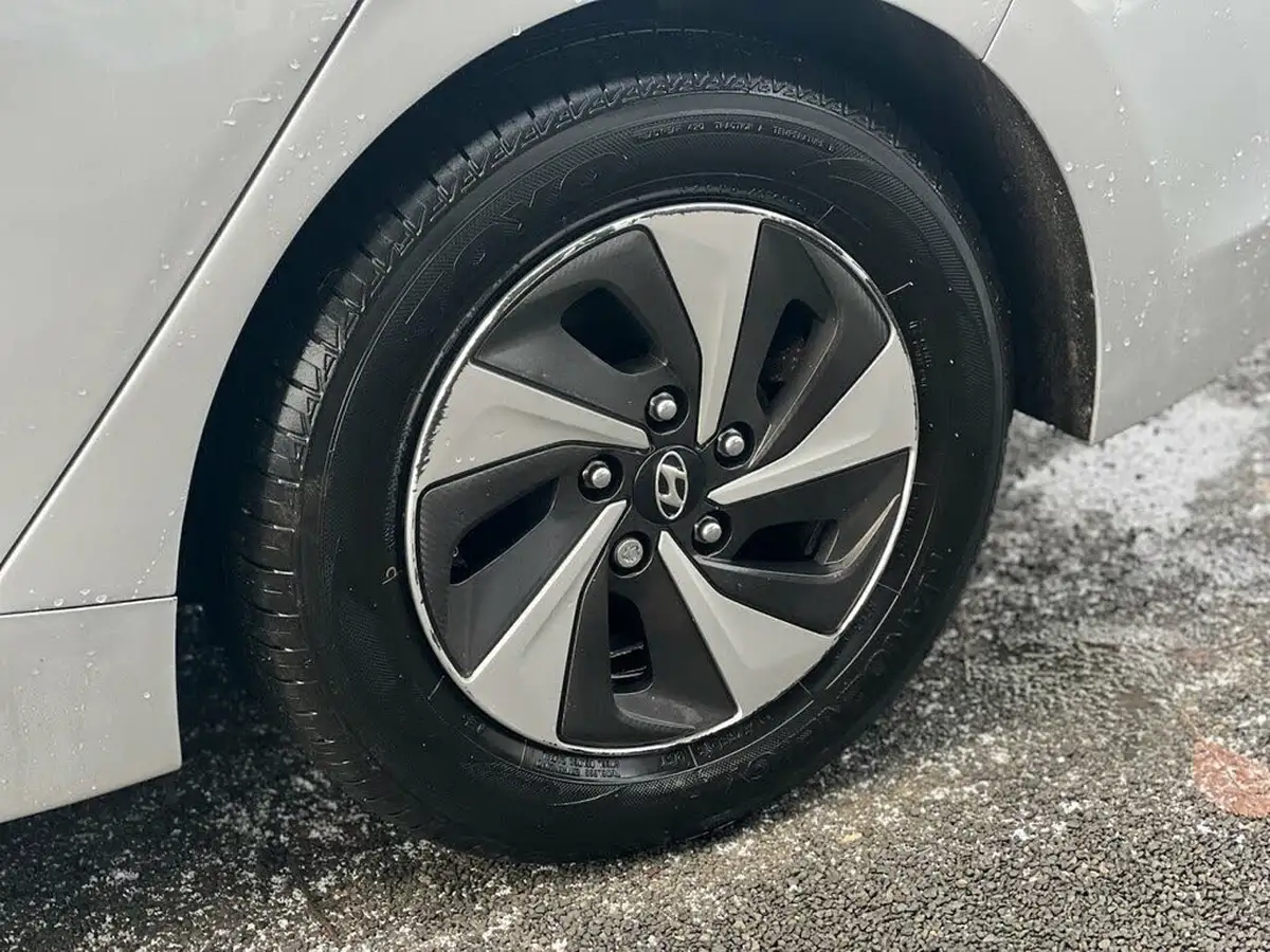 2019-hyundai-ioniq-16-gdi-se-hybrid-big-24