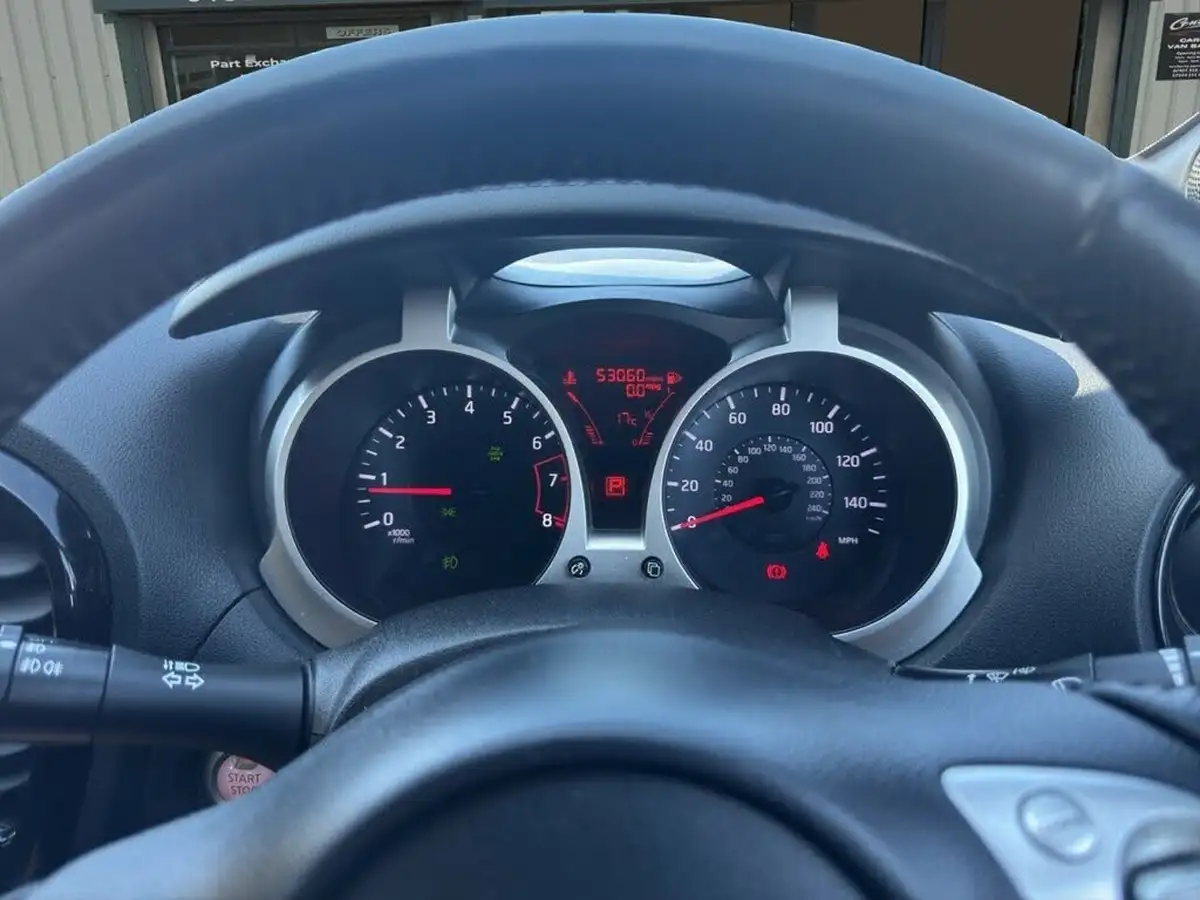 2014-nissan-juke-16-acenta-premium-190ps-4x4-1618cc-xtronic-cvt-big-9