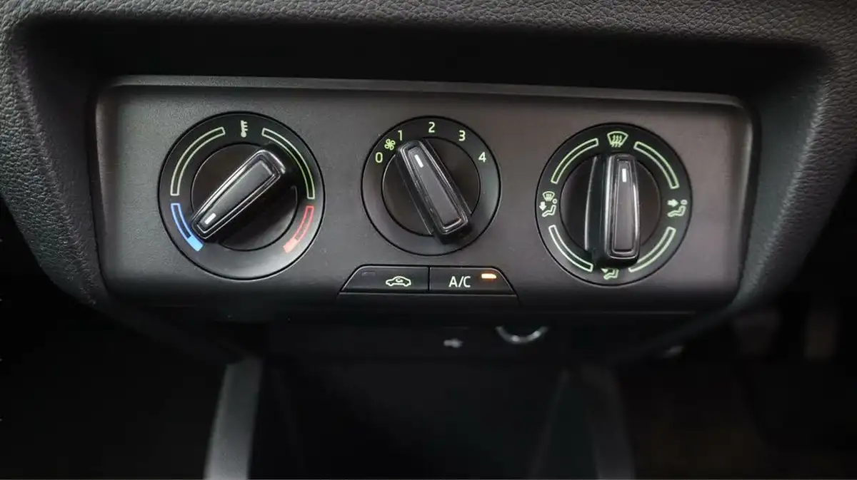 2021-skoda-fabia-10-mpi-colour-edition-60ps-big-12