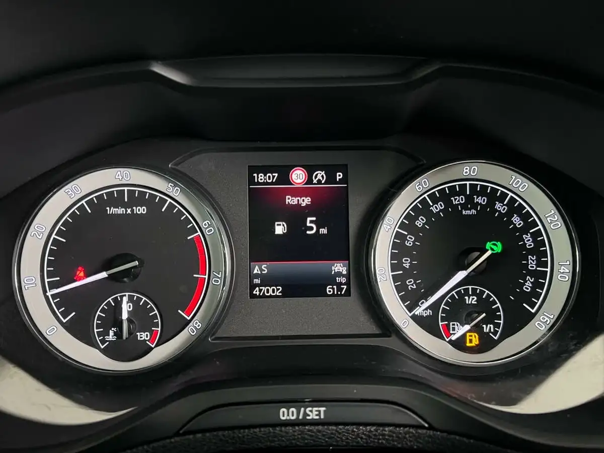 2021-skoda-karoq-15-tsi-sportline-dsg-big-24