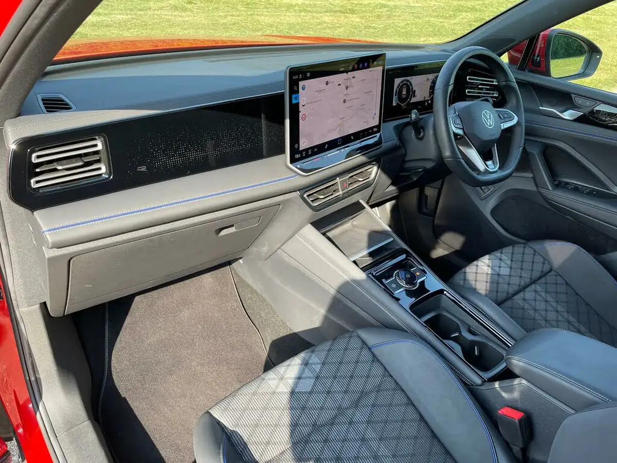 2024-volkswagen-tiguan-15-etsi-r-line-big-35