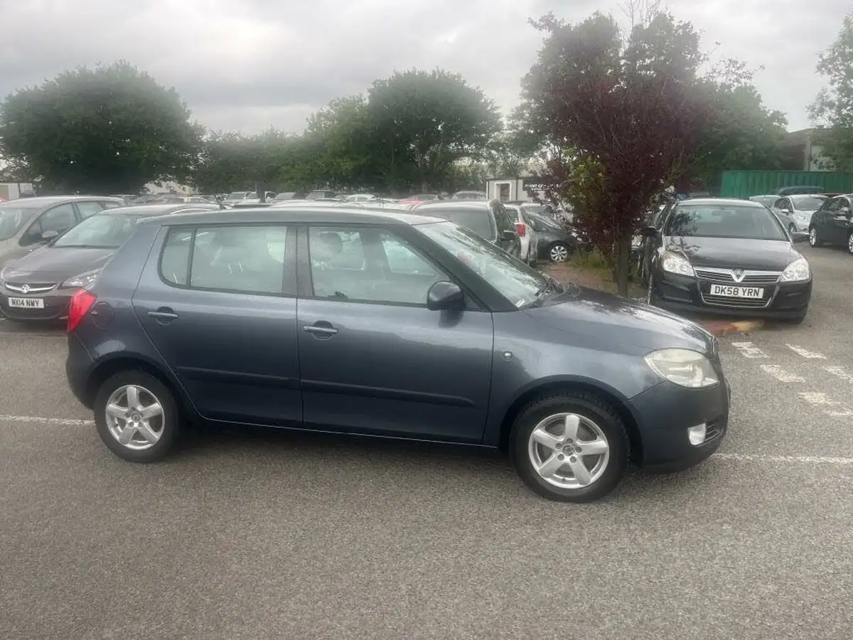 2009-skoda-fabia-14td-greenline-hatchback-big-4