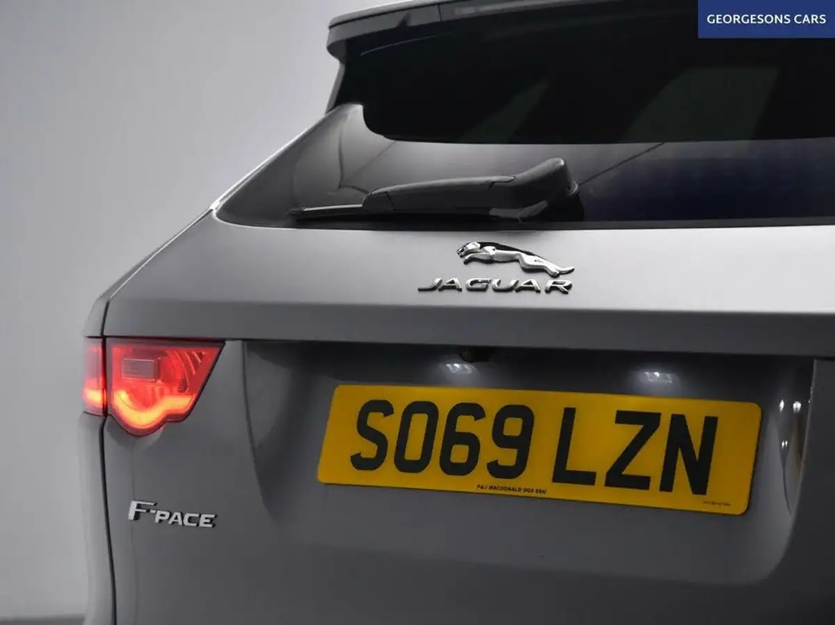 2019-jaguar-f-pace-20-i4d-chequered-flag-180ps-big-12