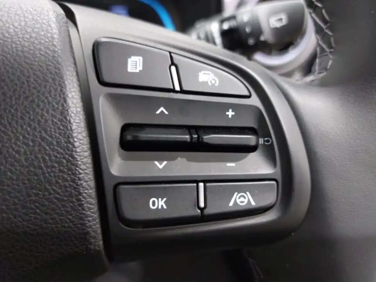 2024-hyundai-i10-12-premium-79ps-auto-big-12