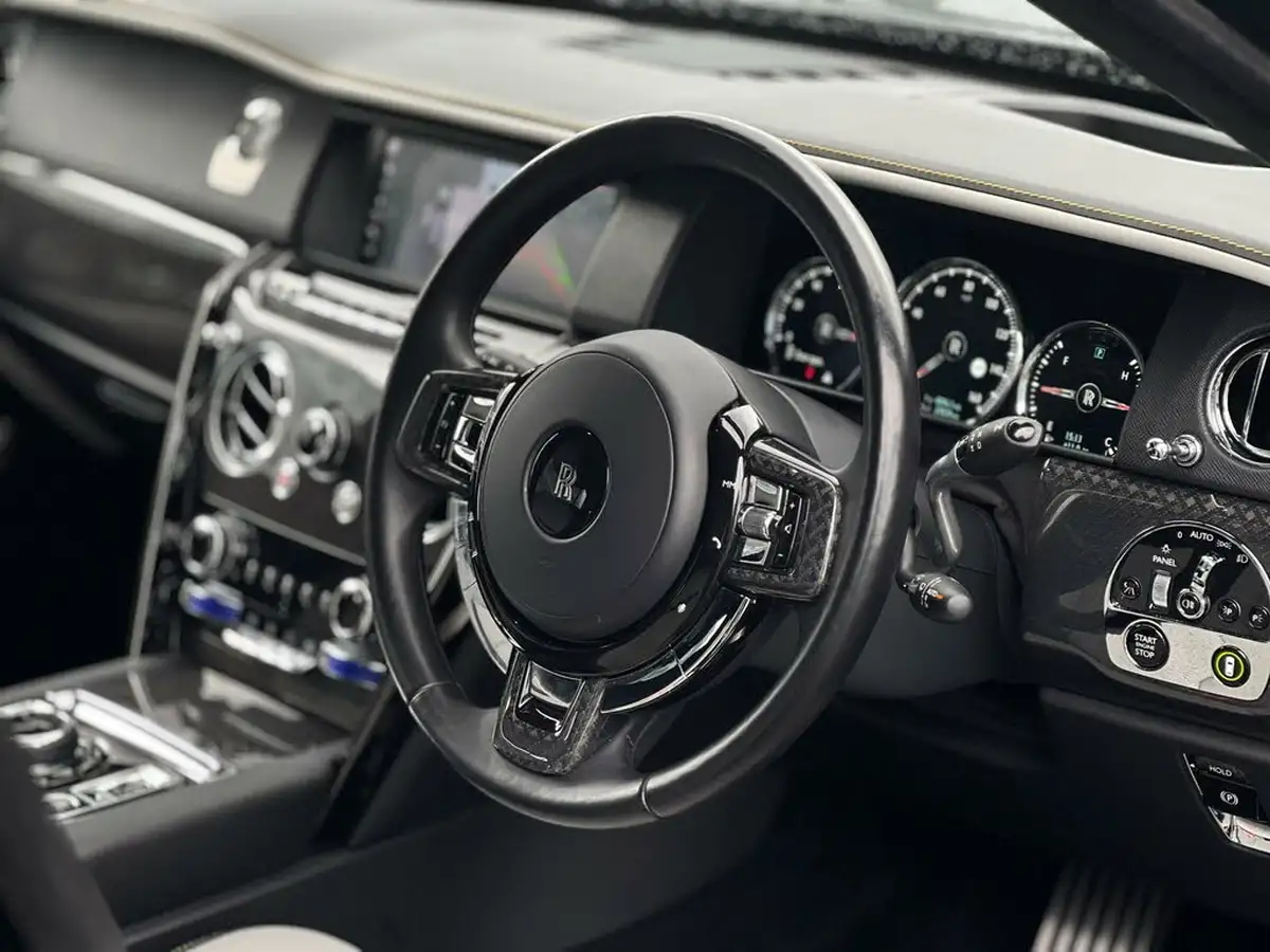 2020-rolls-royce-cullinan-675-black-badge-big-17