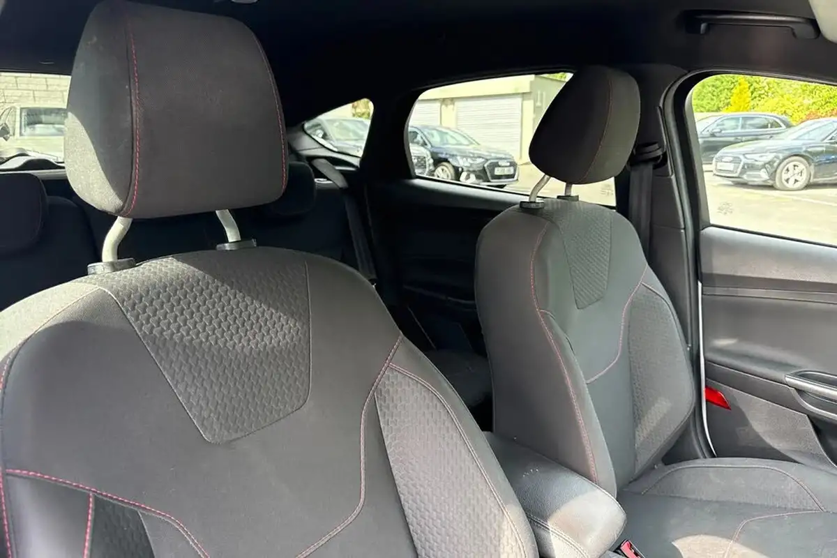 2018-ford-focus-10t-st-line-140ps-hatchback-big-19
