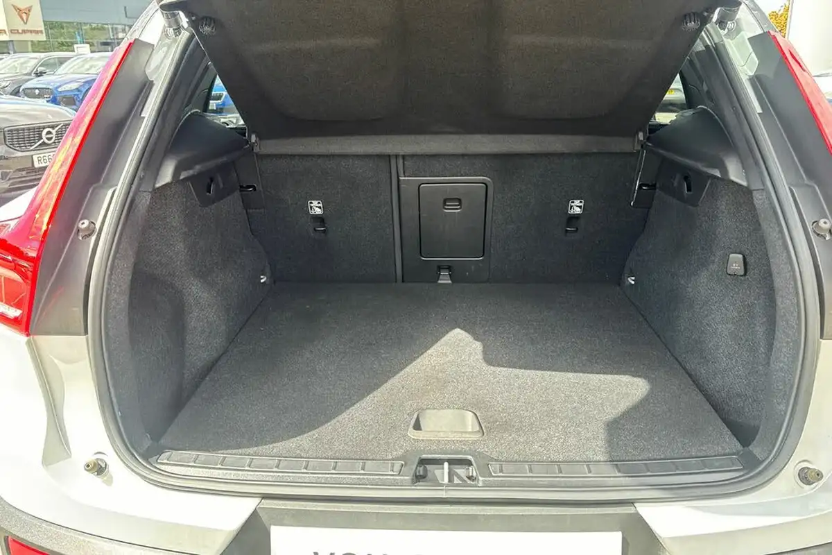 2022-volvo-xc40-15-t3-r-design-auto-big-7
