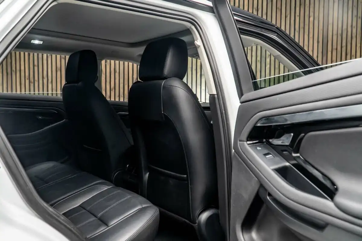 2021-land-rover-range-rover-evoque-15-p300e-s-big-35