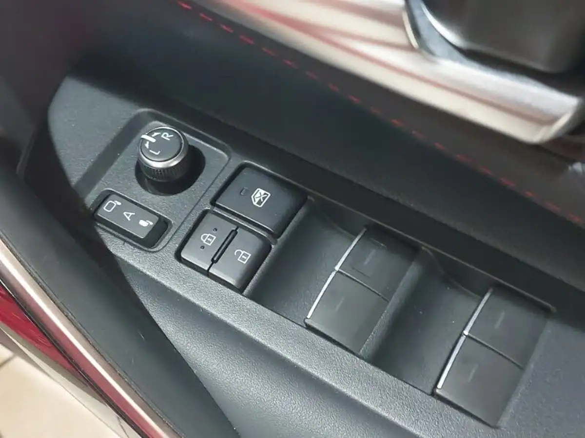 2023-toyota-corolla-18-vvt-i-excel-120bhp-trk-hatchback-big-11